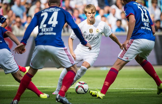 既是球场上 既是球场上